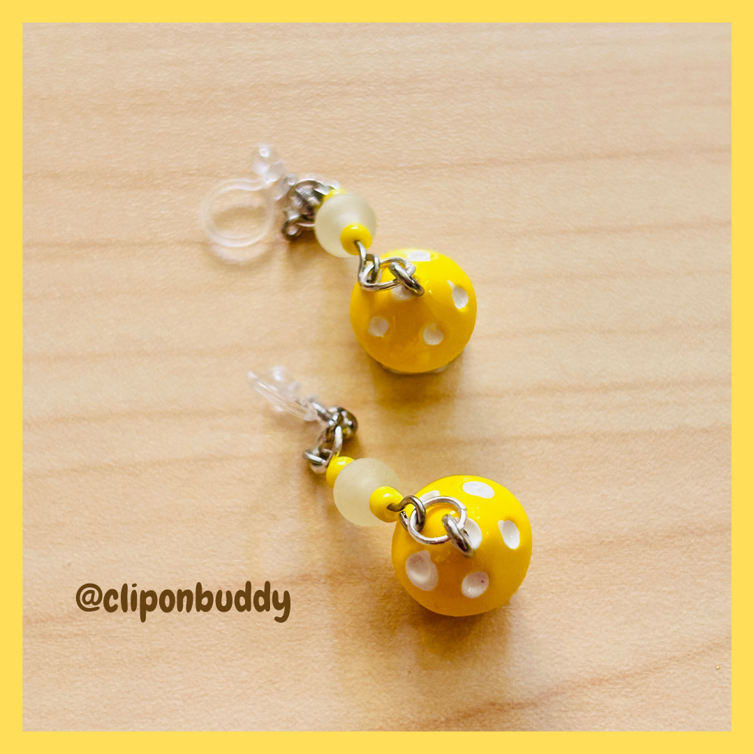 mushroom earrings: (yellow)